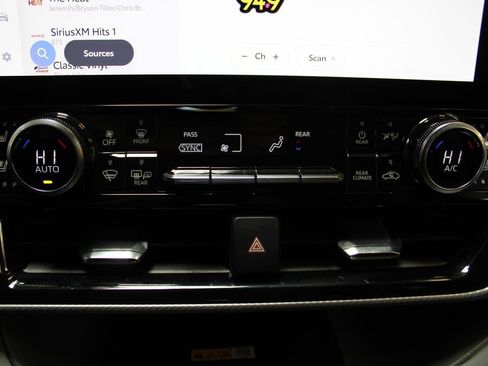 Used 2024 Toyota Highlander Platinum image 20