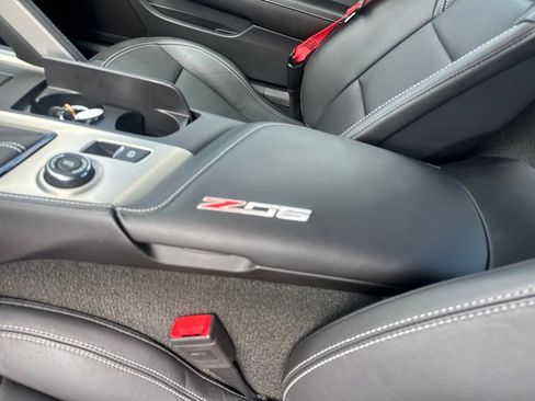 Used 2018 Chevrolet Corvette Z06 RWD image 11