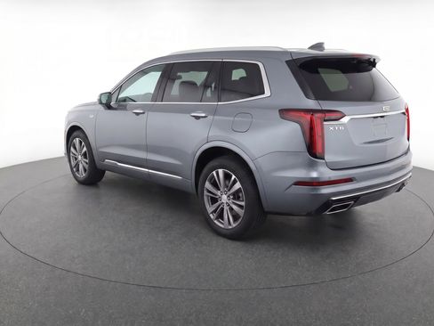 Used 2023 Cadillac XT6 Premium Luxury image 3