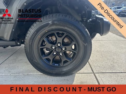 Used 2022 Jeep Wrangler Sport AWD/4WD image 9