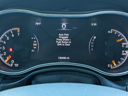 Used 2015 Jeep Grand Cherokee Limited w/ Luxury Group II image 25