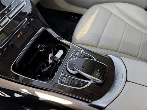 Used 2019 Mercedes-Benz GLC 300 4MATIC image 18