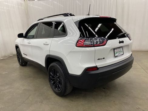 Used 2023 Jeep Cherokee Altitude Lux w/ Mopar Interior Package AWD/4WD image 4
