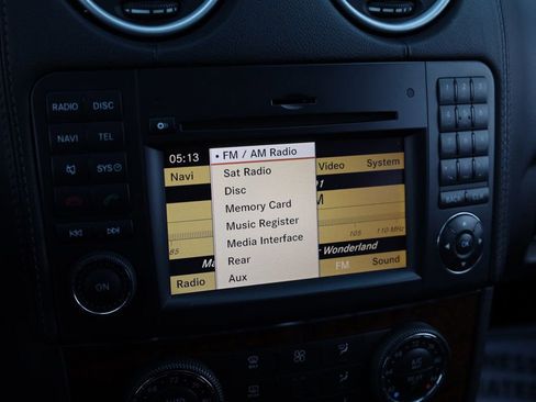 Used 2011 Mercedes-Benz GL 450 4MATIC image 37