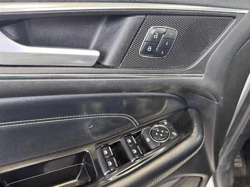 Used 2016 Ford Edge Titanium image 18