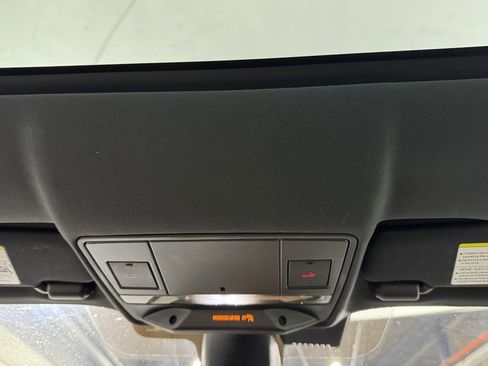 Used 2017 Jaguar F-TYPE R image 28