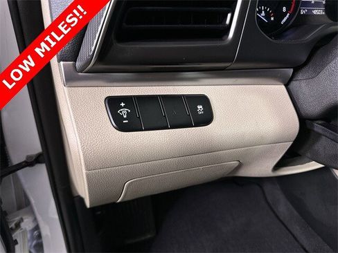 Used 2019 Hyundai Elantra SE image 18