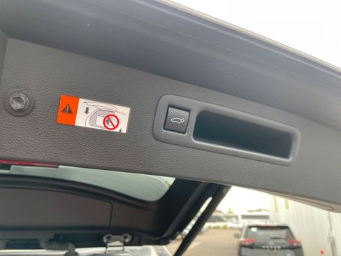 Used 2025 Toyota Highlander LE image 23