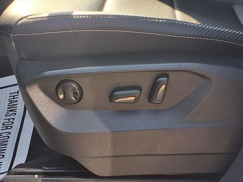 Used 2022 Volkswagen Atlas Cross Sport SE image 12