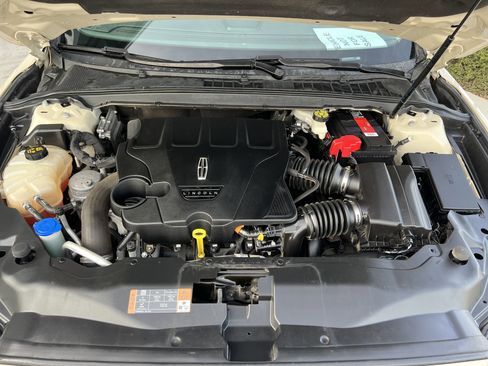 Used 2018 Lincoln Continental Select image 28