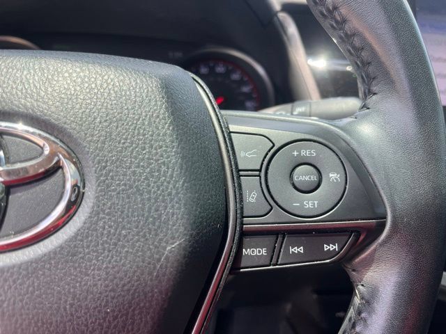 Used 2022 Toyota Camry XSE FWD image 17