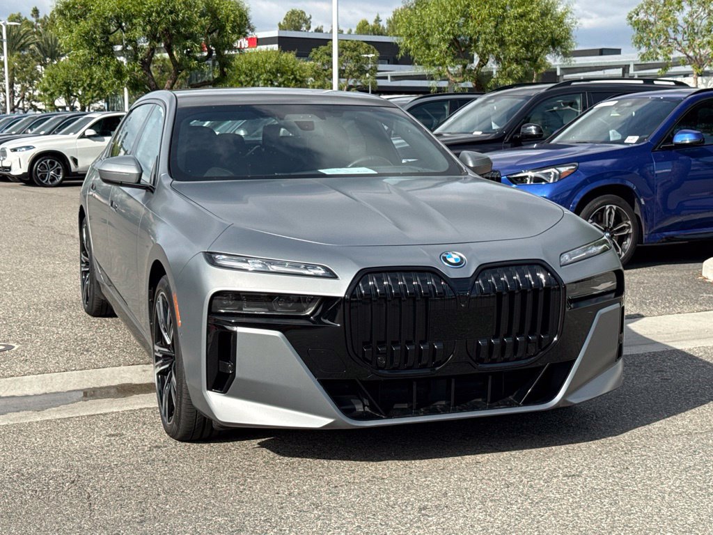 Certified 2024 BMW i7 xDrive60 AWD/4WD image 5