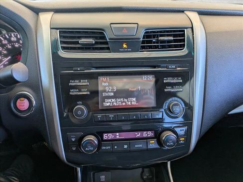 Used 2015 Nissan Altima 2.5 SV w/ Convenience Package image 13