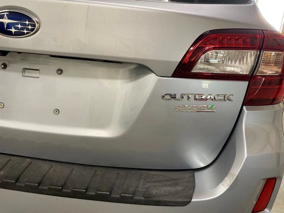 Used 2017 Subaru Outback 2.5i Premium AWD/4WD image 9