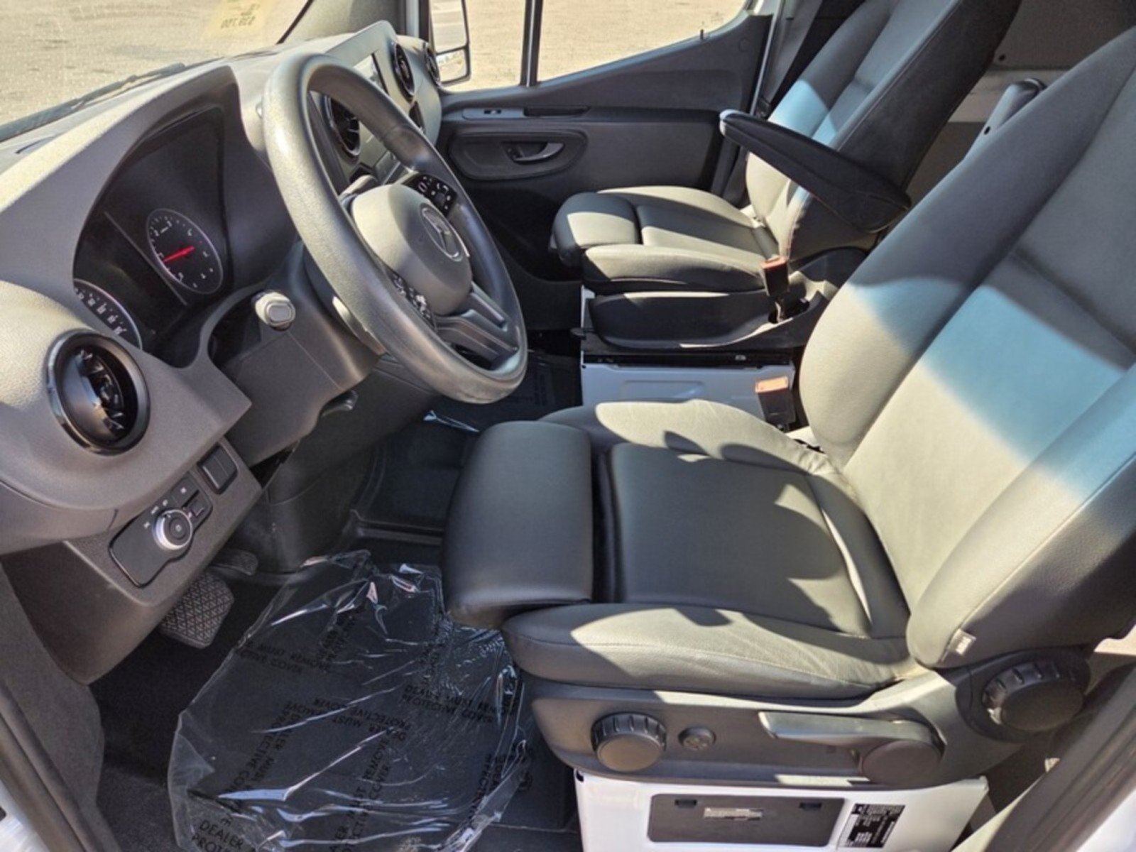 Used 2024 Mercedes-Benz Sprinter 2500 image 11