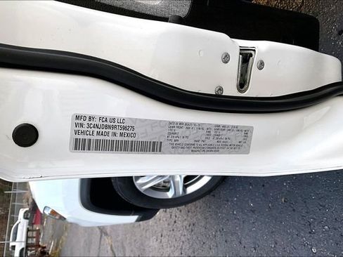 Used 2024 Jeep Compass Latitude image 17