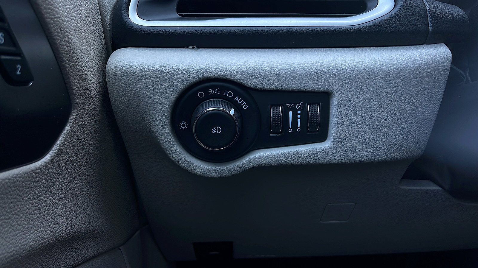 Used 2023 Chrysler Pacifica Touring-L FWD image 20