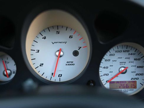 Used 2004 Dodge Viper SRT-10 RWD image 10