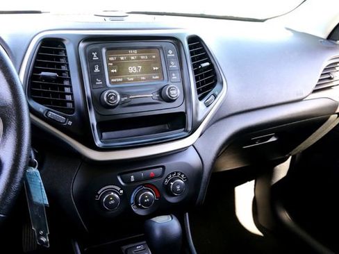 Used 2015 Jeep Cherokee Sport image 16