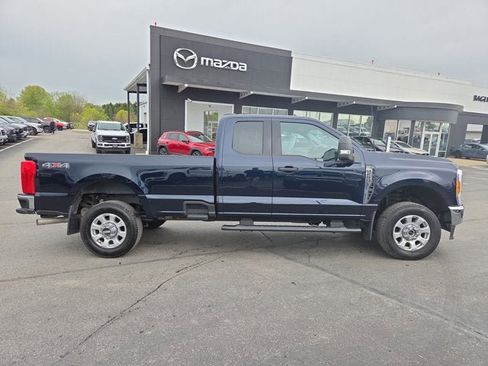 Used 2023 Ford F250 XLT w/ Snow Plow/Camper Package AWD/4WD image 6