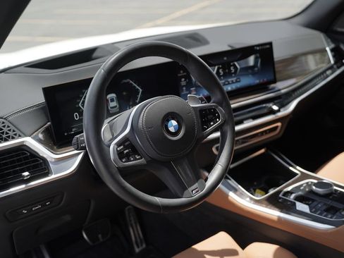 Used 2024 BMW X5 xDrive40i w/ M Sport Package AWD/4WD image 9