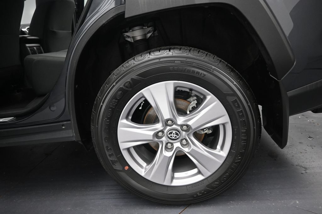 Used 2025 Toyota RAV4 XLE w/ Convenience Package FWD image 42