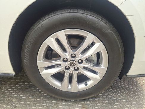 Certified 2025 Toyota Sienna Limited image 27