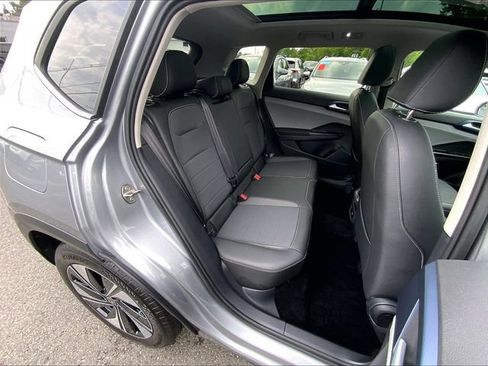 Used 2024 Volkswagen Taos SE w/ Panoramic Sunroof Package AWD/4WD image 22