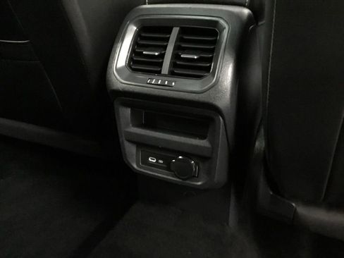 Used 2022 Volkswagen Tiguan SE w/ Panoramic Sunroof Package image 21