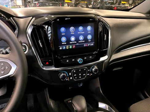 Used 2023 Chevrolet Traverse LT image 19