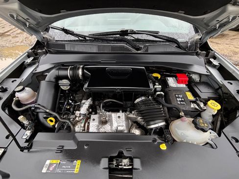 Used 2025 Jeep Compass Limited image 34