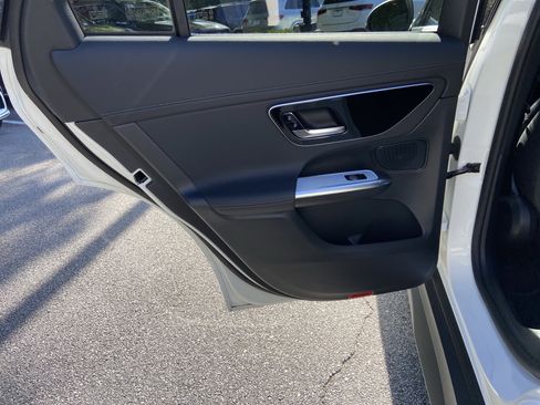 Certified 2025 Mercedes-Benz GLC 350e 4MATIC image 38