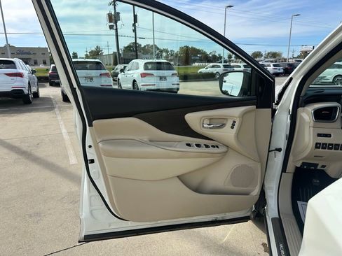 Used 2019 Nissan Murano Platinum w/ Cargo Package image 7