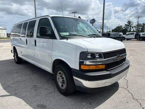 Used 2025 Chevrolet Express 3500 LT w/ LT Preferred Equipment Group RWD image 4