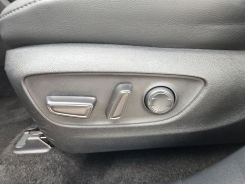 Used 2025 Toyota Highlander XSE AWD/4WD image 18