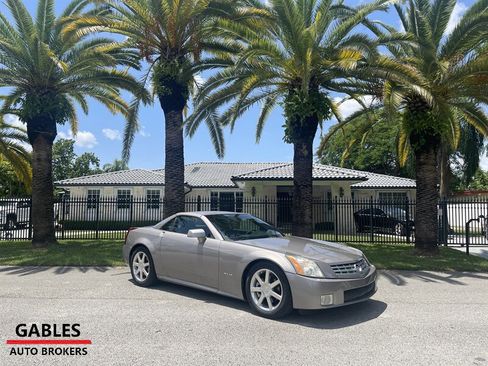 Used 2005 Cadillac XLR image 1