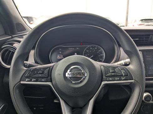 Used 2019 Nissan Kicks SV image 21