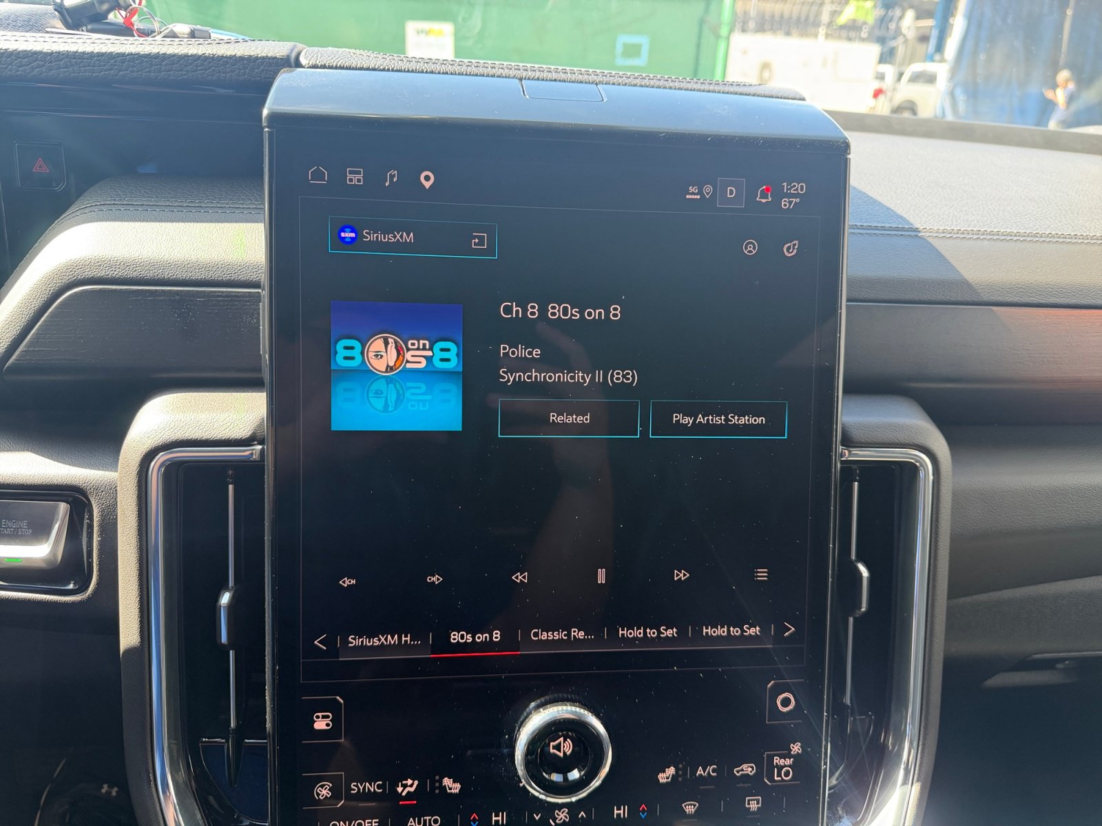 Used 2025 GMC Yukon XL Denali w/ Advanced Technology Package AWD/4WD image 23