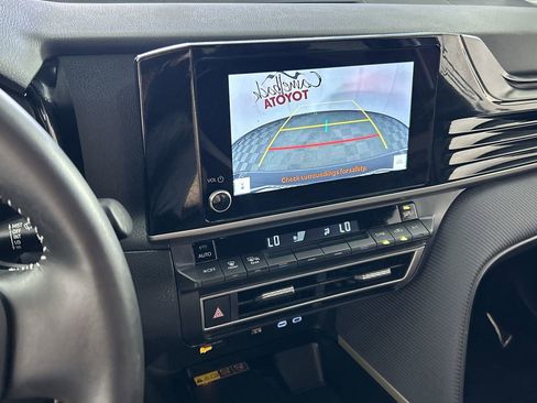Used 2025 Toyota Camry SE w/ Convenience Package FWD image 18