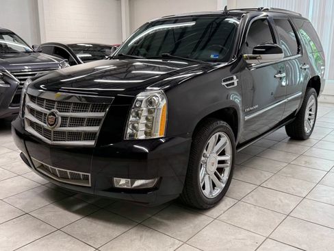 Used 2014 Cadillac Escalade Platinum AWD/4WD image 3