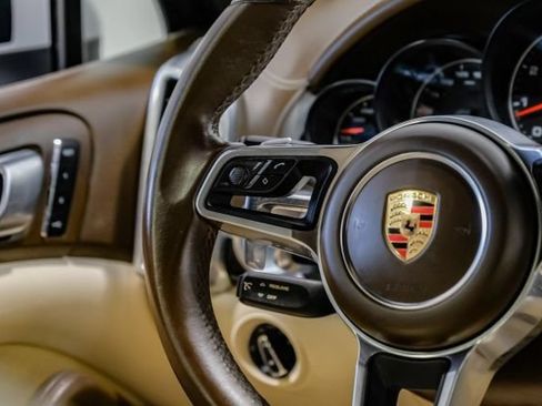 Used 2017 Porsche Cayenne AWD/4WD image 25