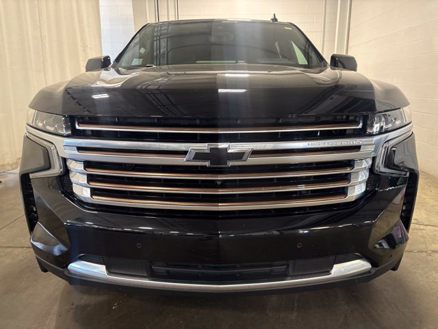 Used 2023 Chevrolet Suburban High Country w/ Advanced Technology Package AWD/4WD image 2