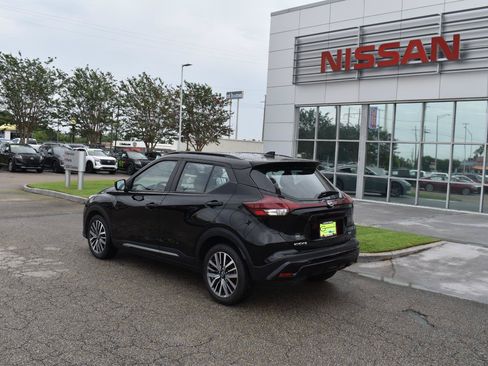 Used 2024 Nissan Kicks SR FWD image 5
