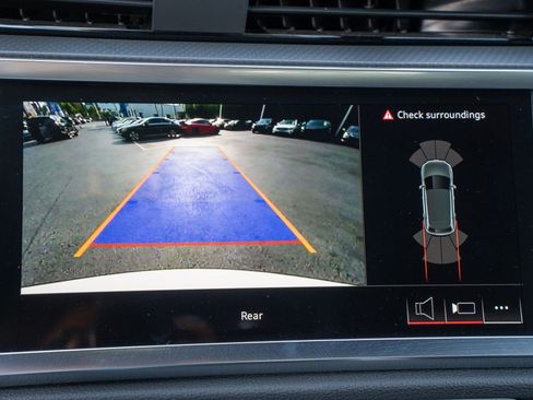 Used 2025 Audi Q3 2.0T Premium image 34