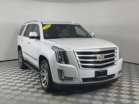 Used 2019 Cadillac Escalade Luxury AWD/4WD image 3