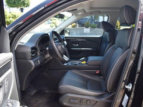 Used 2025 Honda Pilot Elite image 18
