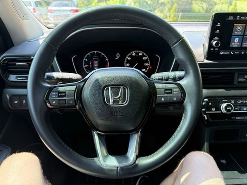 Used 2024 Honda Pilot Touring image 10