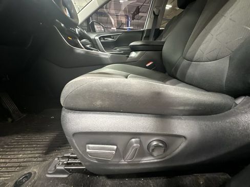 Used 2021 Toyota RAV4 XLE w/ Convenience Package AWD/4WD image 18