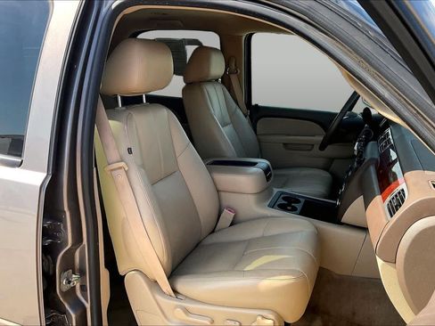 Used 2011 Chevrolet Tahoe LT w/ Texas Edition RWD image 7