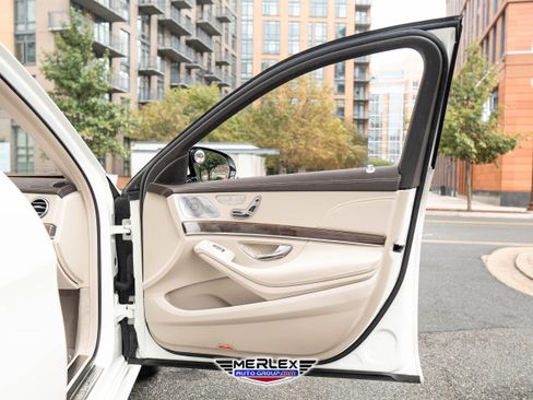 Used 2019 Mercedes-Benz S 560 Sedan image 46